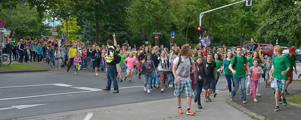 © KJSÖ/Jack Haijes Viele Kinder unterwegs